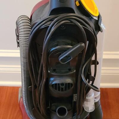 Lot 318: Eureka "The Boss" Smartvac Vacuum With Bags