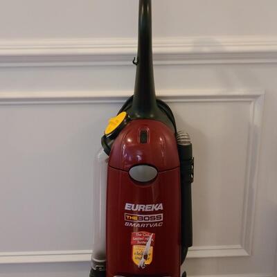 Lot 318: Eureka "The Boss" Smartvac Vacuum With Bags