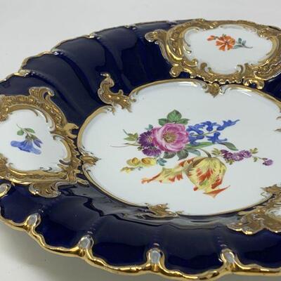 Meissen Porcelain B Form Royal Blue and Gold Scalloped Cabinet Plate Set (2) 
