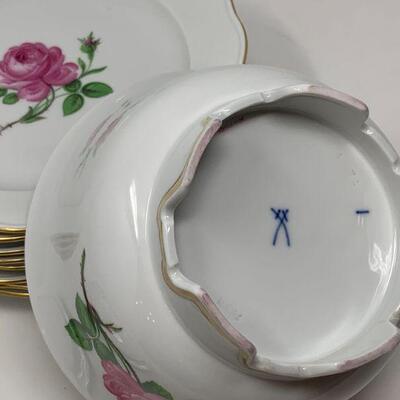 Meissen Pink Rose Porcelain Dinnerware, Sixty-Three Piece Set 
