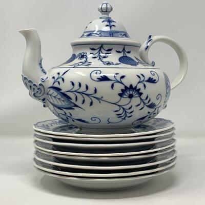 Meissen Porcelain Teapot in Blue Onion