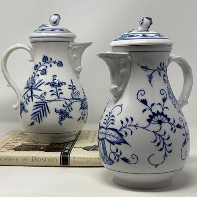 Meissen Porcelain Coffee Pots, Pair