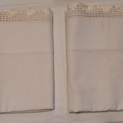 Lot 135: Vintage Matching (2) Pillowcases and Full Size Flat Sheet
