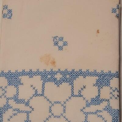 Lot 139: Vintage Handmade Pillowcase Sets (2)