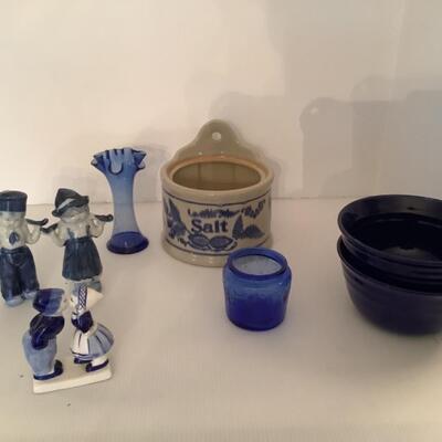 K682 Blue Salt Crock , Delft Figurines