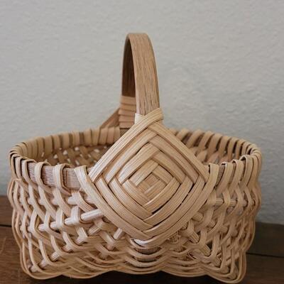 Lot 150: Vintage Oval and Buttocks Gathering Baskets