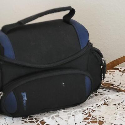 Lot 167: Targus Camera Case and ATCO Binoculars Case
