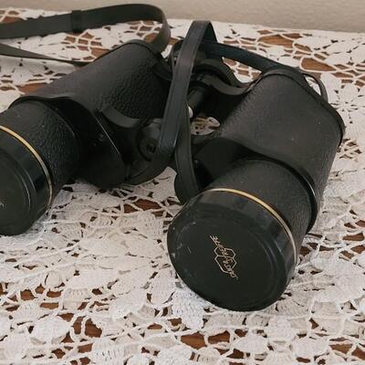 Lot 169: Vintage Sans and Streiffe Binoculars #804 with Lens Caps, Case & Book 7Ã—50mm