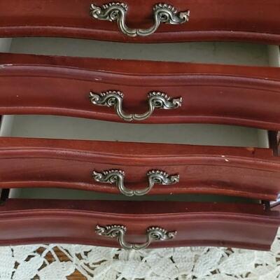 Lot 170: Vintage Jewelry Box
