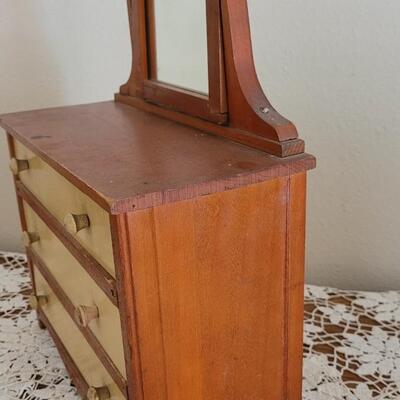 Lot 171: Vintage Painted Wood Jewelry Box