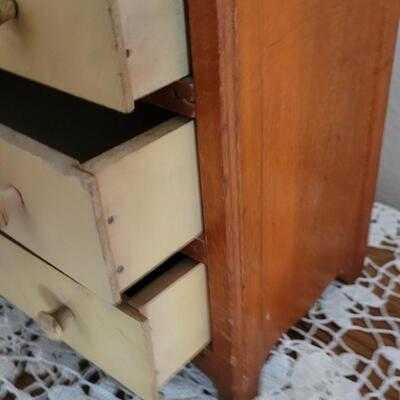 Lot 171: Vintage Painted Wood Jewelry Box