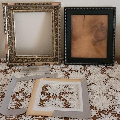 Lot 172: Antique Picture Frames Gilt and Black & White