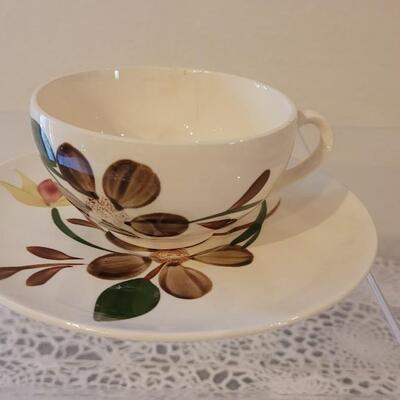 Lot 176: Dimitasse & Tea Cups & Saucers