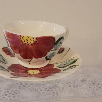 Lot 176: Dimitasse & Tea Cups & Saucers