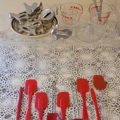 Lot 178: Contemporary Rossville, Ohio Pie Plate, Glass Juicer, Measuring Cups, Kitchen Utensils and Vintage Cookie Cutters