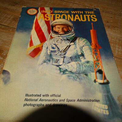 Into Space with Astronauts  - Illustrated by Nasa - Book