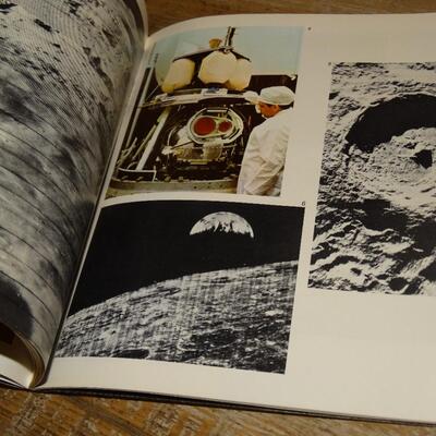 In The Decade Mission To The Moon Vintage 1969 Booklet & Man In Space