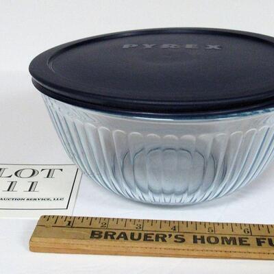 Nice Large Light Blue Ribbed Pyrex Bowl with Plastic Cover, 9