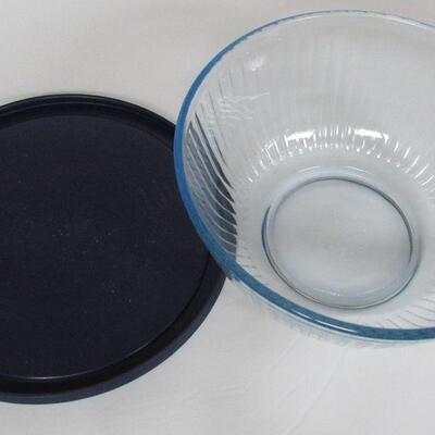 Nice Large Light Blue Ribbed Pyrex Bowl with Plastic Cover, 9