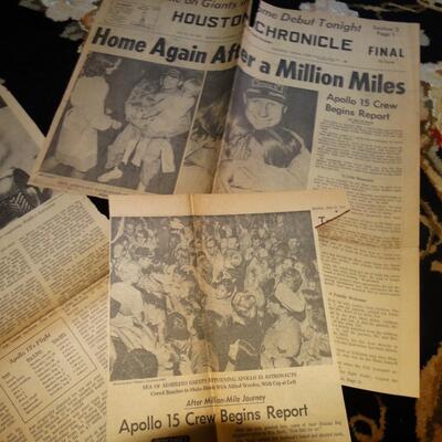 Misc. Houston / Nasa Newspaper articles Vintage