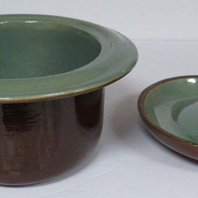 1940s Red Wing Bakeware Oomph Covered Baker