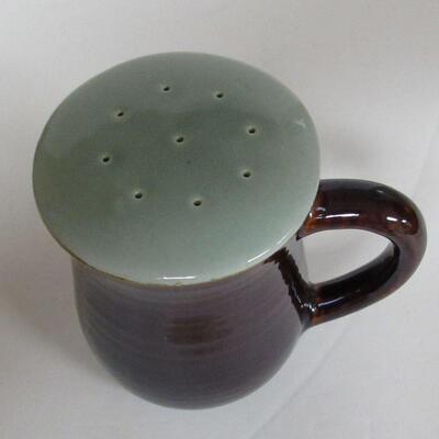 1940s Red Wing Bakeware Oomph Shaker