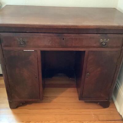 M735 Antique Small Wooden Kneehole Desk