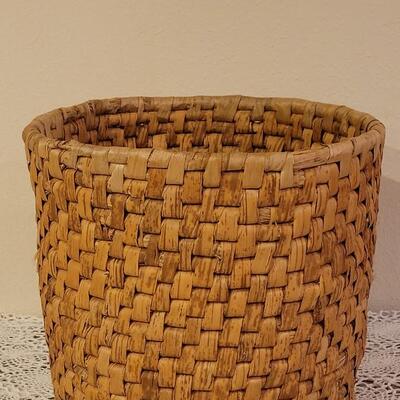 Lot 189: Large Vintage Basket