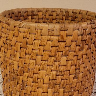 Lot 189: Large Vintage Basket