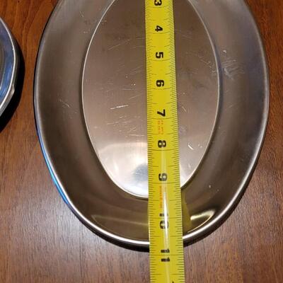 Lot 194: Stainless Platters Serving Bowls and Accordian Hot Pad