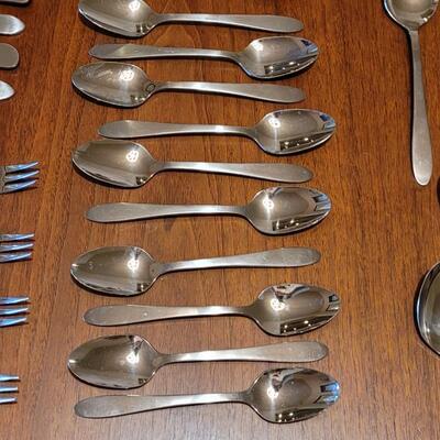 Lot 204: Mid Century Modern Oneida All American Flatware Set