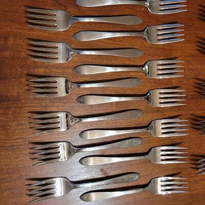 Lot 204: Mid Century Modern Oneida All American Flatware Set