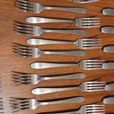 Lot 204: Mid Century Modern Oneida All American Flatware Set
