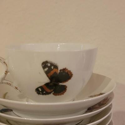 Lot 210: (30 pieces) Antique Haviland Limoges China Set