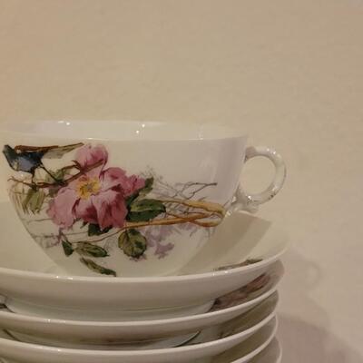 Lot 210: (30 pieces) Antique Haviland Limoges China Set
