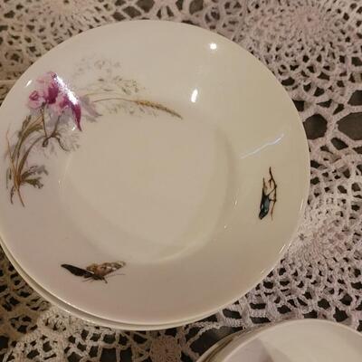 Lot 210: (30 pieces) Antique Haviland Limoges China Set