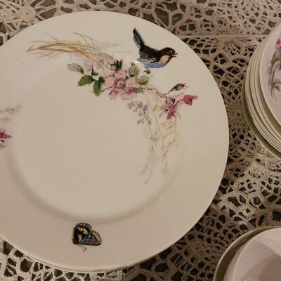 Lot 210: (30 pieces) Antique Haviland Limoges China Set