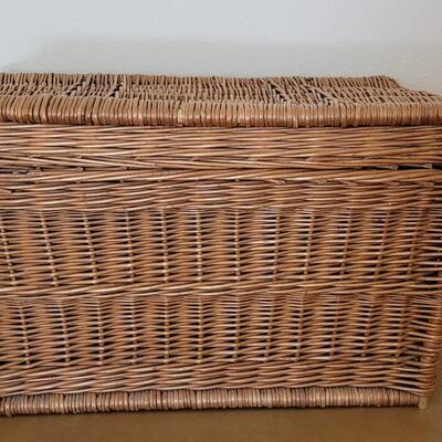 Lot 219: Vintage Large Wicker Trunck