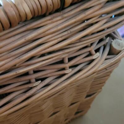 Lot 219: Vintage Large Wicker Trunck