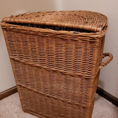 Lot 221: Vintage Large Laundry Wicker Basket