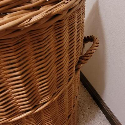 Lot 221: Vintage Large Laundry Wicker Basket