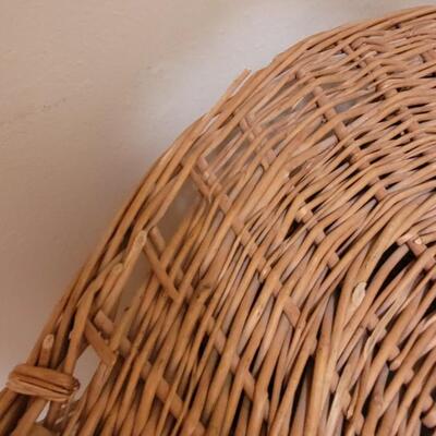 Lot 221: Vintage Large Laundry Wicker Basket
