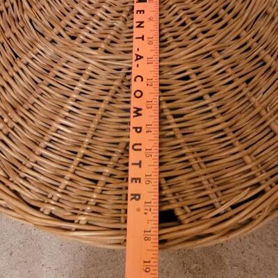 Lot 221: Vintage Large Laundry Wicker Basket