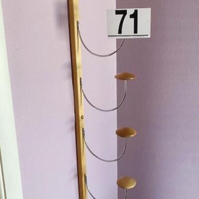 LOT#71MB: Wall Mounted Hat Rack