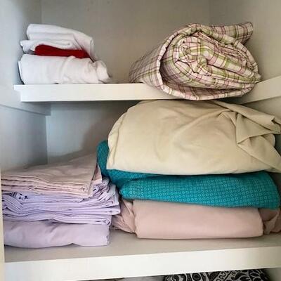 LOT#73H: Contents of Linen Closet