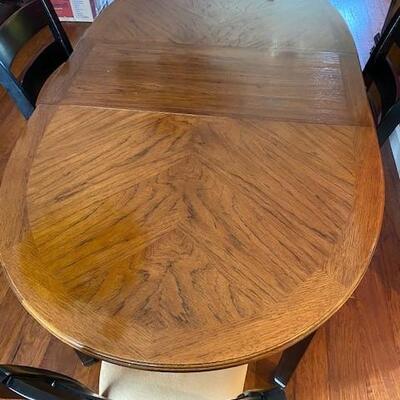 LOT#76D: Thomasville Dining Table and Chairs