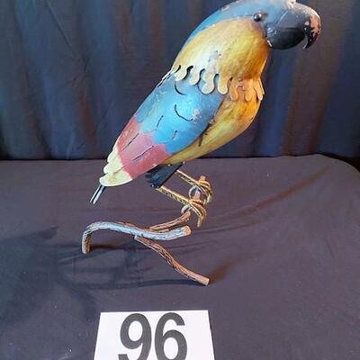 LOT#96D: Metal Parrot DÃ©cor