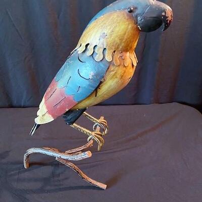 LOT#96D: Metal Parrot DÃ©cor