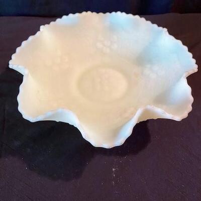 LOT#100D: Fenton and Anchor Hocking Lot