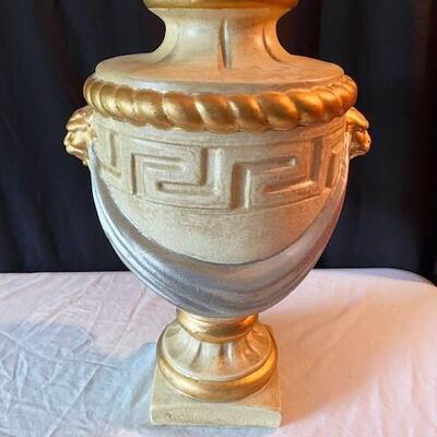 LOT#190L: Decorative Urn